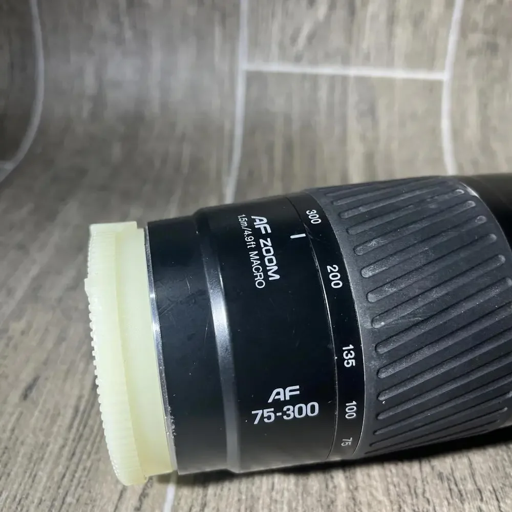 Vintage Minolta Zoom AF 75-300 1.5m Lens
